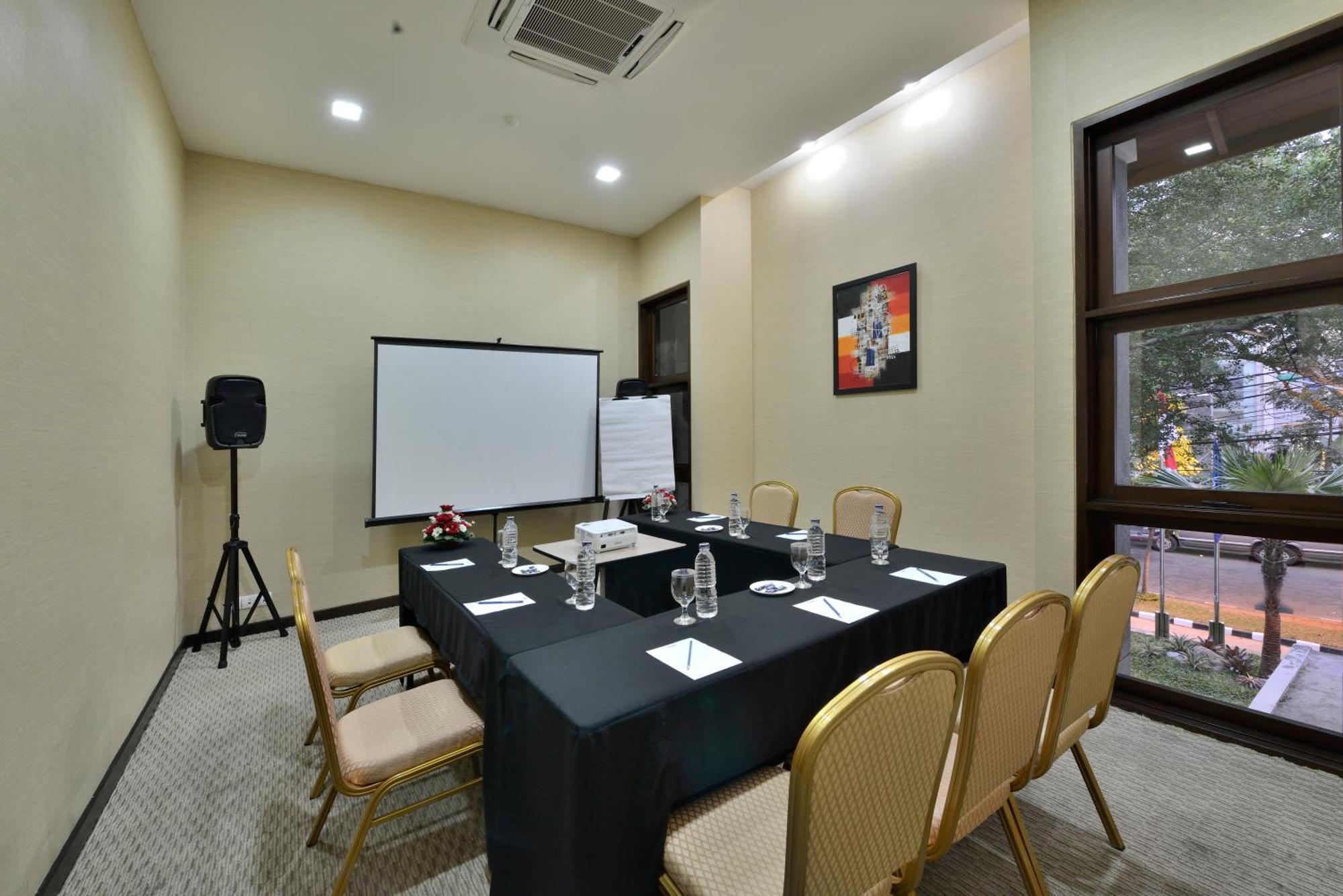 Serela Merdeka By Kagum Hotels Bandung Exterior photo